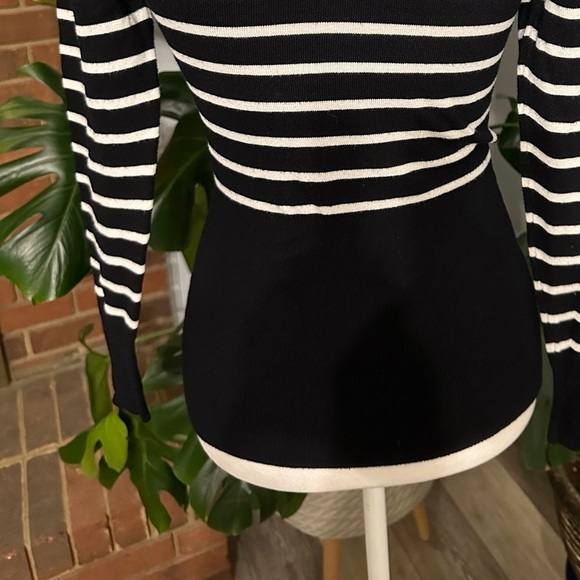 🛍️Guess + Jean Authentic Black, White striped cute top/ sweater Size SP - Picture 2 of 9
